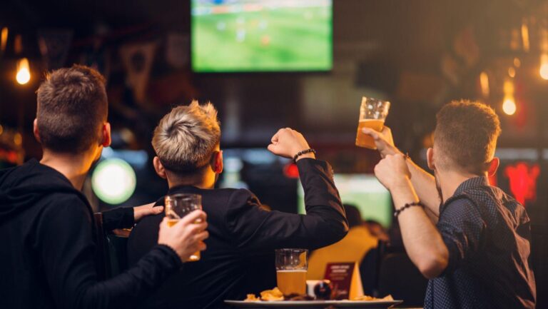 How Wings Became a Staple of Sports Bar Culture